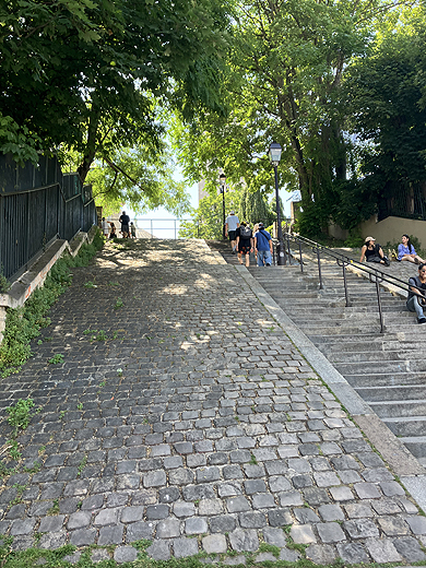 Joanie in Paris