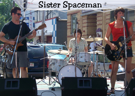 3WSisterSpaceman.jpg - 118.24 K